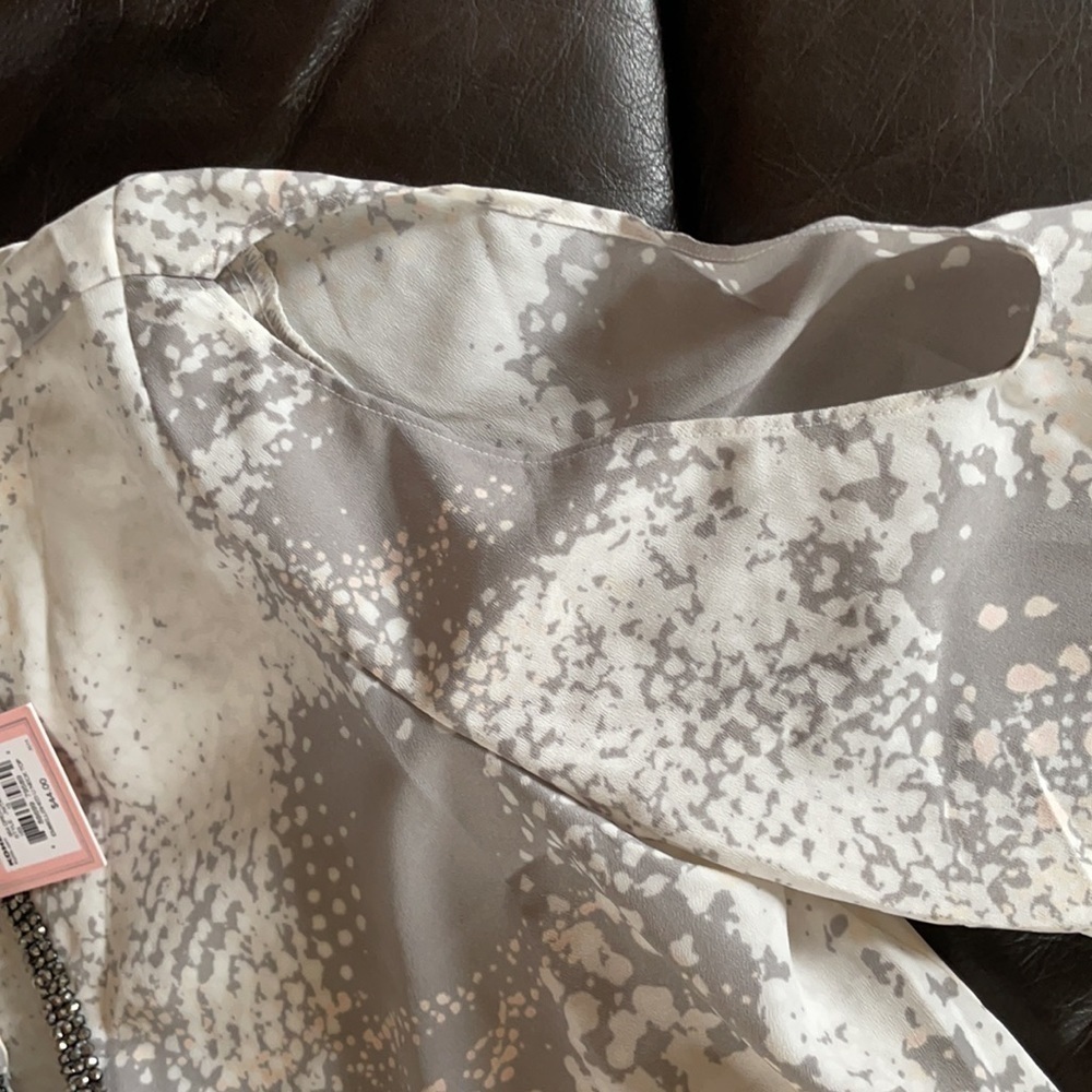 NWT Juicy Couture Cold Shoulder Top White Multi Size small - Picture 9 of 9